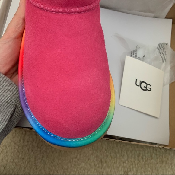 Ugg Kids Classic II Shorts Rainbow Boot - Picture 3 of 5
